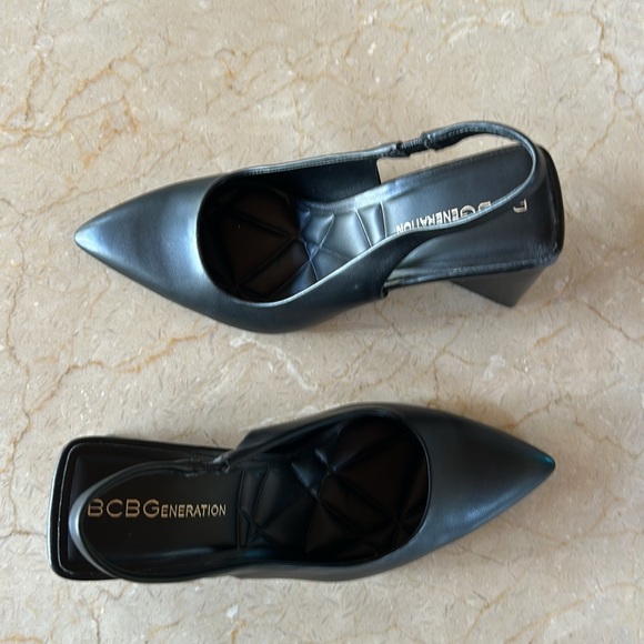 BCBGeneration Trina Pump size 5 . 3.5 inch block heel. Black - Picture 7 of 9